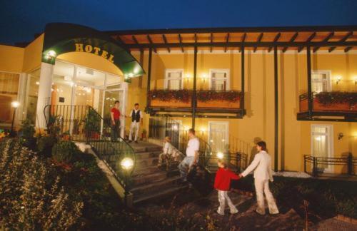 Gasthof Hotel Zum Weinberg Gyepűfüzes Kültér fotó